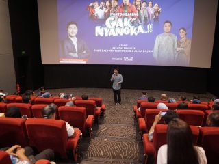 Anggota DPR RI, Rizki Aulia Rahman Natakusumah bBanten Achmad Dimyati Natakusumah nonton bareng film yang berjudul 'Gak Nyangka' di Cinepolis Mall Of Serang, Kota Serang, Minggu (3/8/2025).