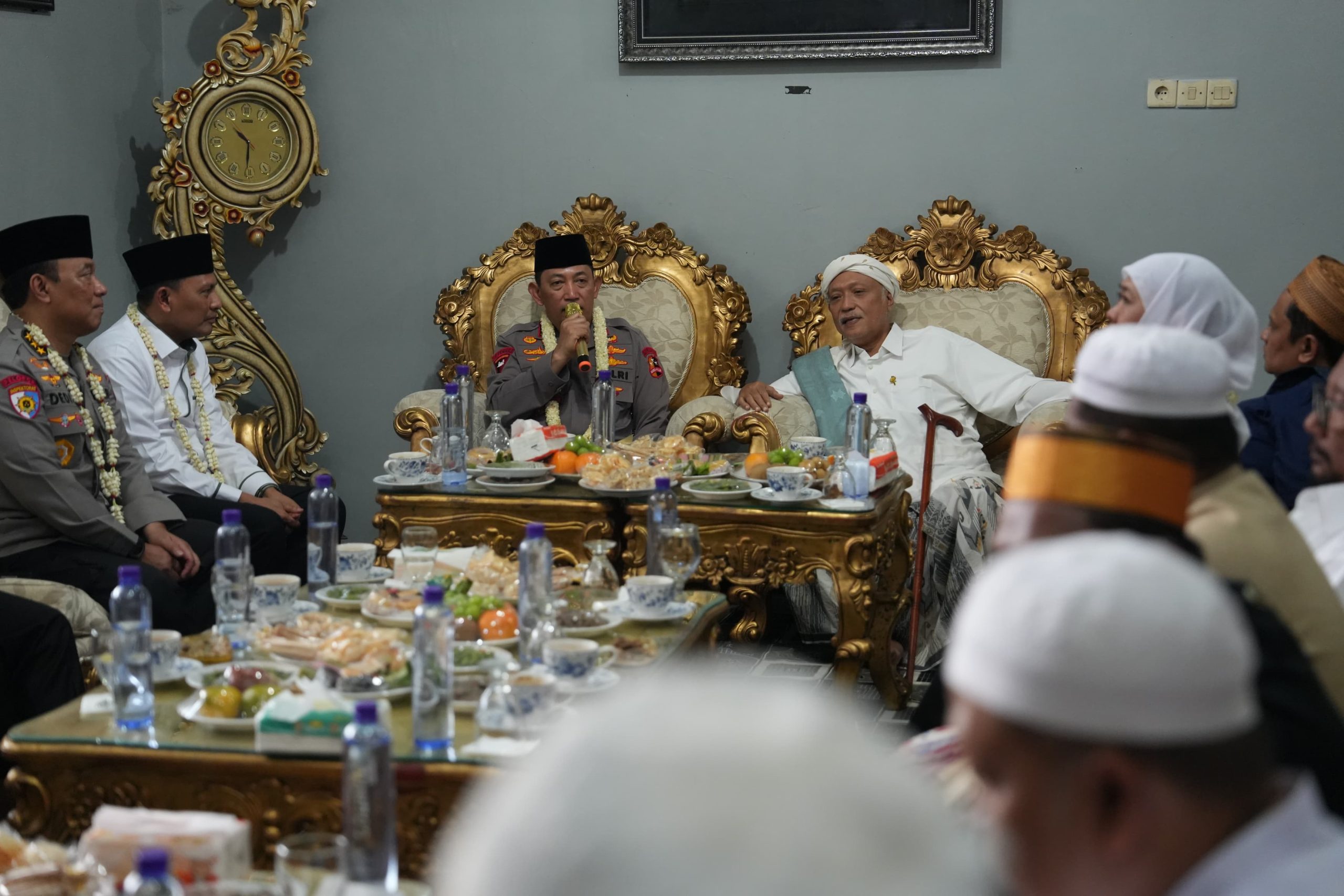 Kapolri Jenderal Listyo Sigit Prabowo bersilaturahmi ke Pondok Pesantren (Ponpes) Al-Hamidy Banyuanyar, Pamekasan, Jawa Timur.