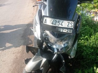 Adu Banteng, Motor Nmax Ringsek di Sodong Tigaraksa