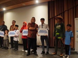 Wujudkan Akses Pendidikan Inklusif, Sinar Mas Land Salurkan Bantuan Pendidikan Rp300 Juta bagi 306 Penerima Manfaat