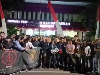 Ratusan Massa Gabungan Gelar Aksi di Depan Gedung DPRD Kabupaten Tangerang
