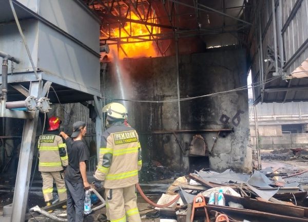Tempat Penyulingan Oli di Pasar Kemis Ludes Terbakar