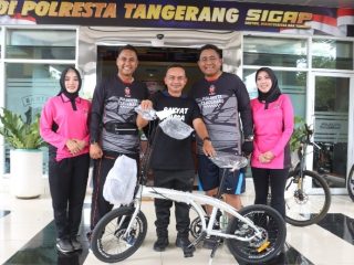 Gowes Bareng Kapolresta Tangerang, Pimpinan SBN Group Dapat Doorprize Sepeda