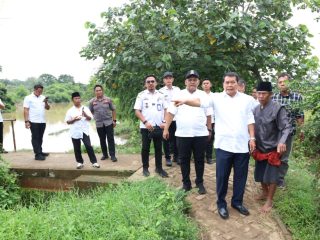 Jembatan Swadaya Petani Badak Anom Jadi Perhatian Bupati Tangerang