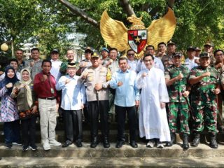 Maesyal Rasyid Tinjau Ibadah Natal di Pasar Kemis Bersama Forkopimda