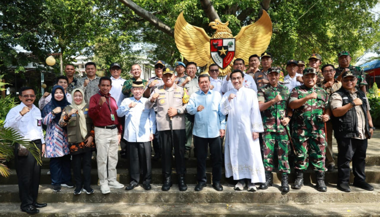 Maesyal Rasyid Tinjau Ibadah Natal di Pasar Kemis Bersama Forkopimda