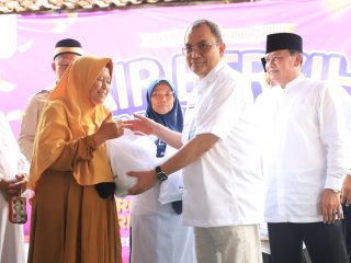 PERUMDAM TKR Salurkan 250 Sambungan Air Bersih Gratis untuk Warga Terdampak TPA Jatiwaringin