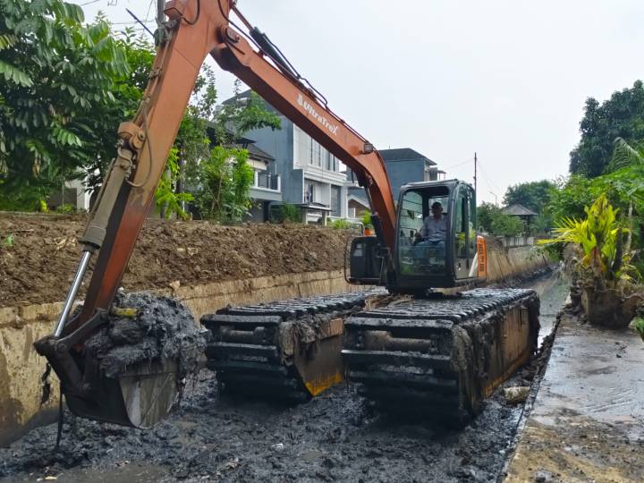 Pemkot Tangerang Kerahkan Alat Berat Normalisasi Saluran Sekunder Pondok Bahar