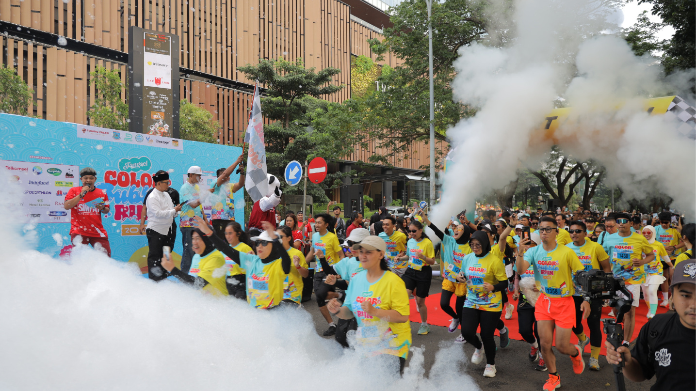 Ramaikan HUT ke-17 Tangsel, Ribuan Peserta Meriahkan Tangsel Color and Bubble Run 2025