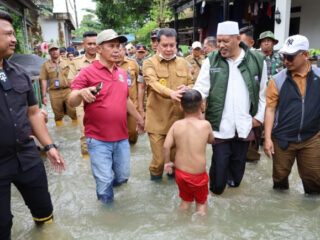 Banjir Rendam Cirumpak, Bupati Tangerang Turun ke Lokasi