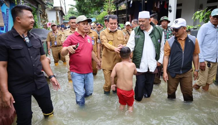 Banjir Rendam Cirumpak, Bupati Tangerang Turun ke Lokasi