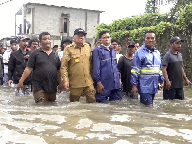 Bupati Tangerang Pastikan Bantuan untuk Warga Terdampak Banjir di Kosambi Segera Tersalurkan
