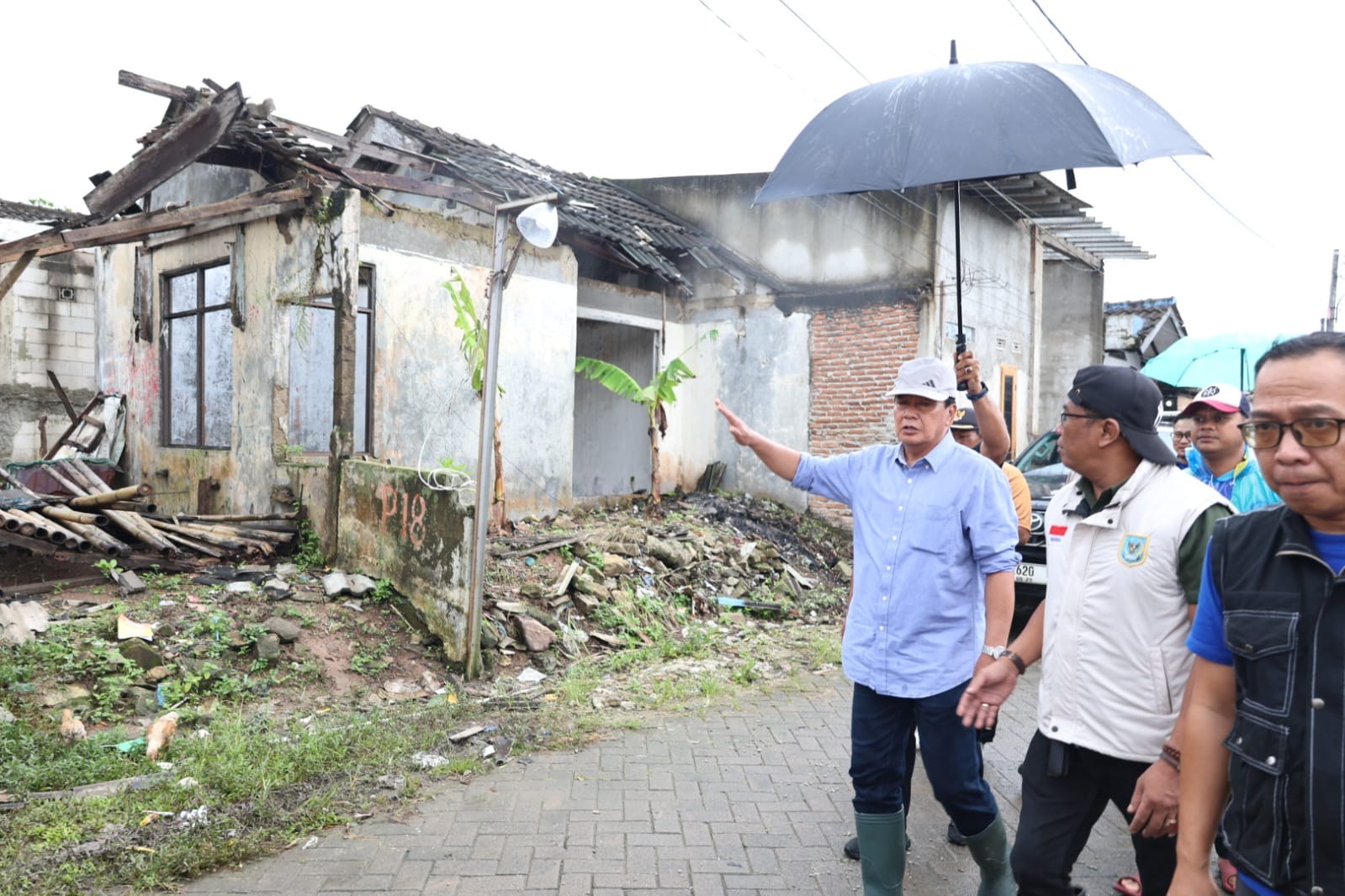 Bupati Tangerang Tinjau Dampak Puting Beliung di Solear, 103 Rumah Warga Rusak