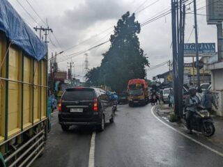Jalan HOS Cokroaminoto Ditutup Sementara Karena Banjir, Akses Jalan Dialihkan