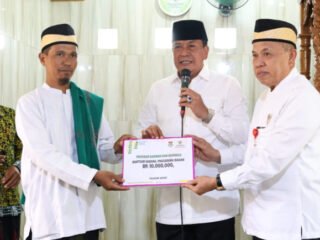 Program Jumat Keliling: Bupati Tangerang Serahkan Bantuan di Masjid Jami Nurul Amal, Panongan
