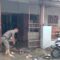Satpol PP dan Linmas Kota Tangerang Turun Tangan Bersihkan Rumah Warga Pascabanjir