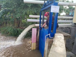 Sungai Meluap di Periuk dan Ciledug, Pemkot Tangerang Kerahkan Tim Gabungan Tangani Banjir