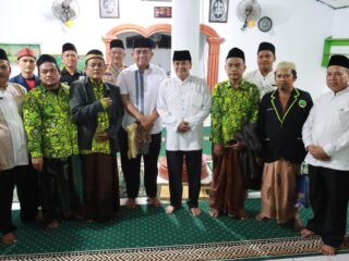 Tarling di Masjid Baitun Nuur, Maesyal Rasyid Salurkan Hibah Rp20Juta dan Ajak Warga Kresek Perkuat Sinergi