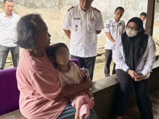 Wabup Intan Nurul Hikmah Kunjungi Bocah Penderita Cerebral Palsy di Balaraja