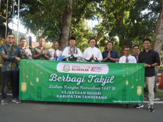 Kejari Kabupaten Tangerang Gelar Pasar Murah Ramadan dan Bagikan Takjil untuk Warga