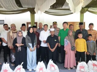 Klenteng Tri Dharma Cinta Kasih Bagikan Sembako dan Santunan, Bupati Tangerang Apresiasi Toleransi