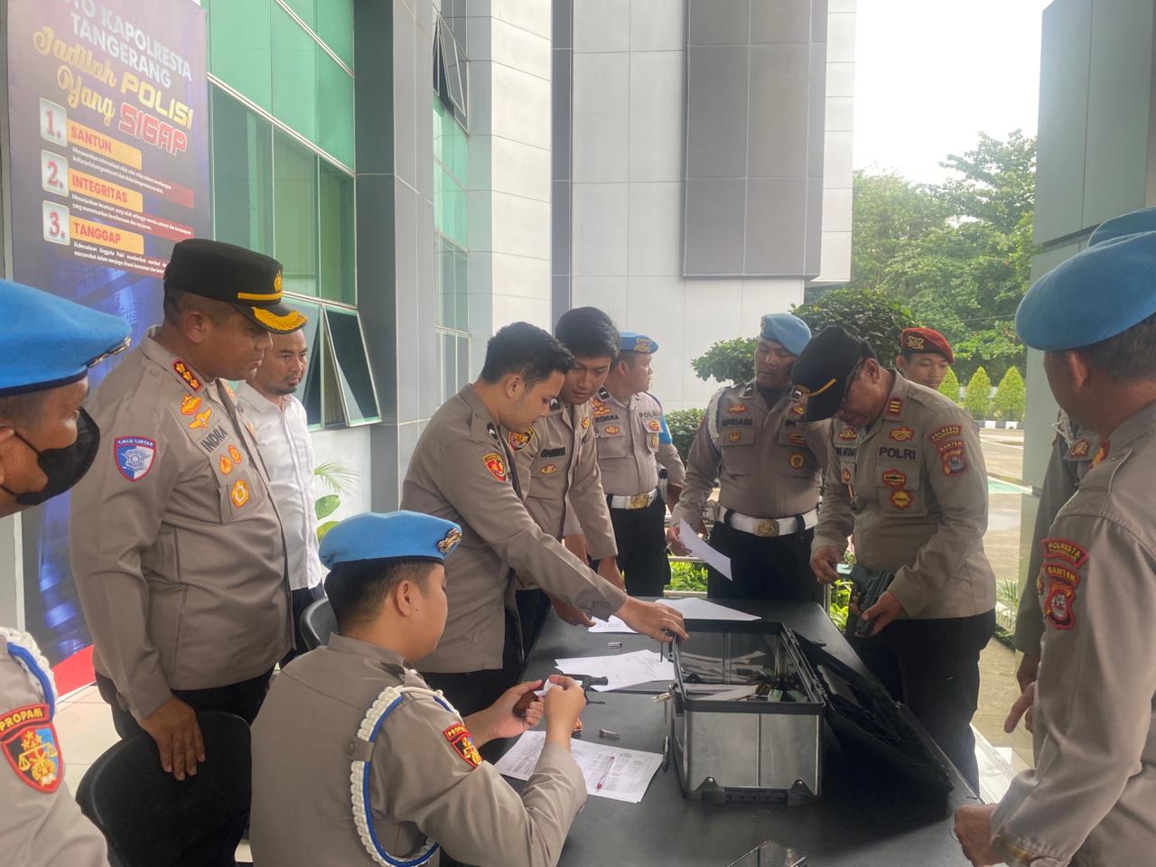 Polresta Tangerang Periksa Seluruh Senjata Api Milik Anggota dan Personel BKO