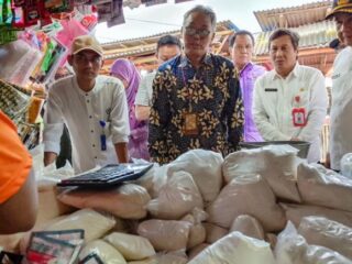 Sekda Tangerang dan Bapanas Pastikan Stok dan Harga Sembako di Pasar Kronjo Stabil Jelang Idulfitri