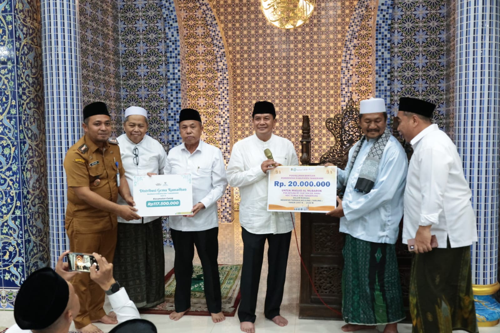 Tarawih Keliling 2026, Bupati Tangerang Sambangi Masjid Jami Al-Mubarok Desa Kadu
