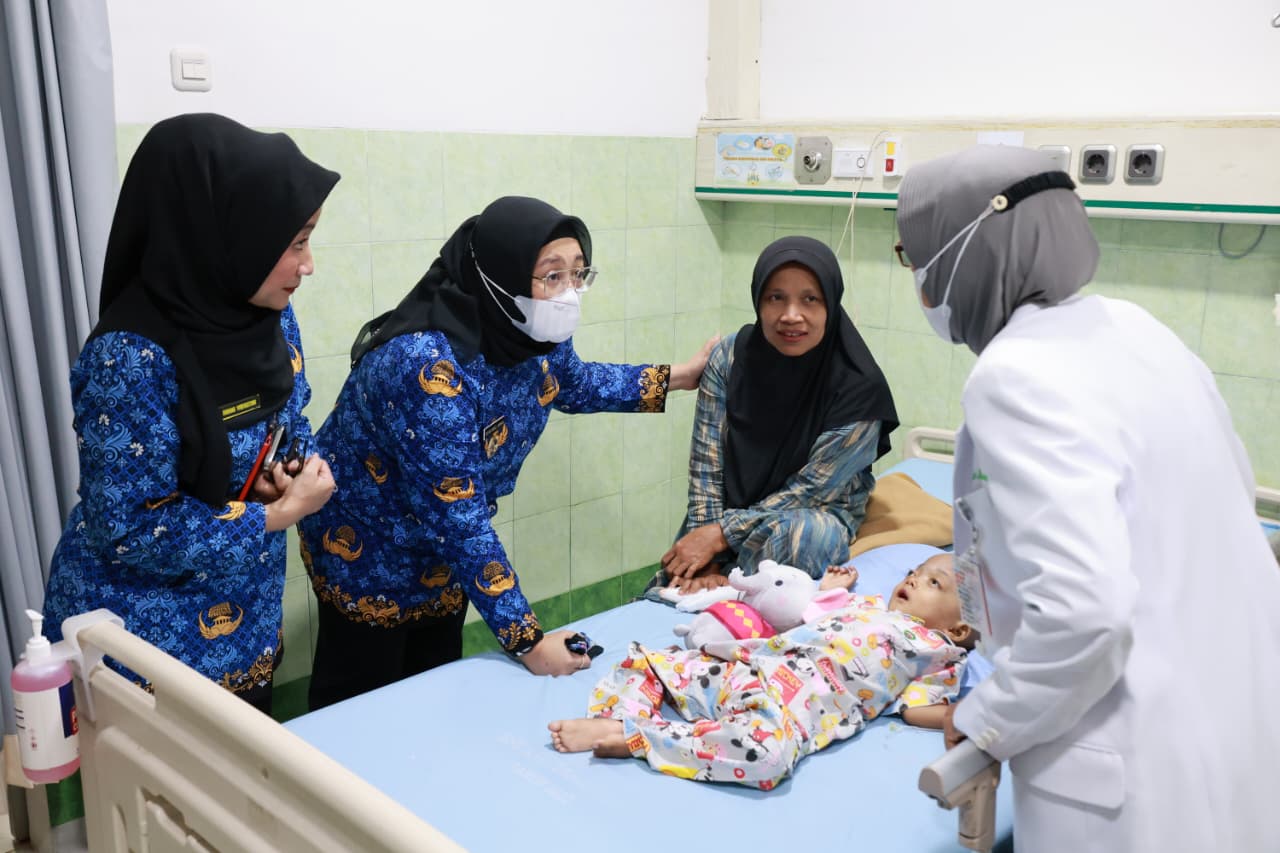 Wabup Intan Nurul Hikmah Kunjungi RSUD, Beri Semangat Pasien Thalassemia dan Anak-anak