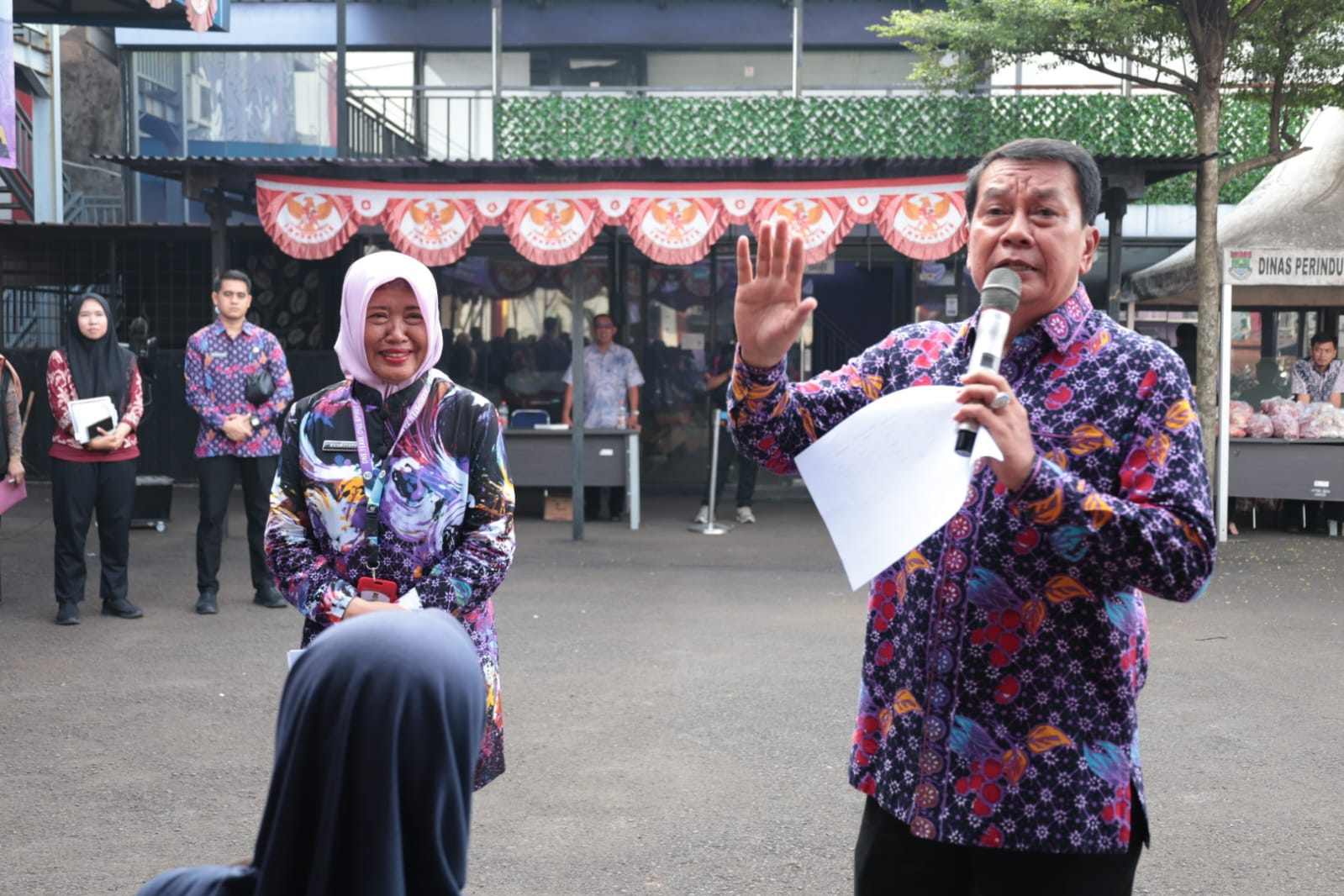 Bupati Maesyal Resmi Buka Warteksi, Harga Sembako Turun Drastis hingga Setengah Harga Pasar