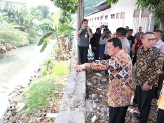 Bupati Tangerang Tinjau Langsung Normalisasi Kali Cirarab, Tiga Perusahaan di Sepatan Siap Bongkar Mandiri Bangunan di Bantaran Sungai