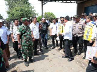 Tinjau Proyek Jalan di Pakuhaji dan Sukadiri, Bupati Tangerang Pastikan Pembangunan Bertahap hingga Tuntas