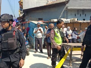 Kotak Dilakban dengan Pesan Misterius Gegerkan Warga Villa Tangerang Elok