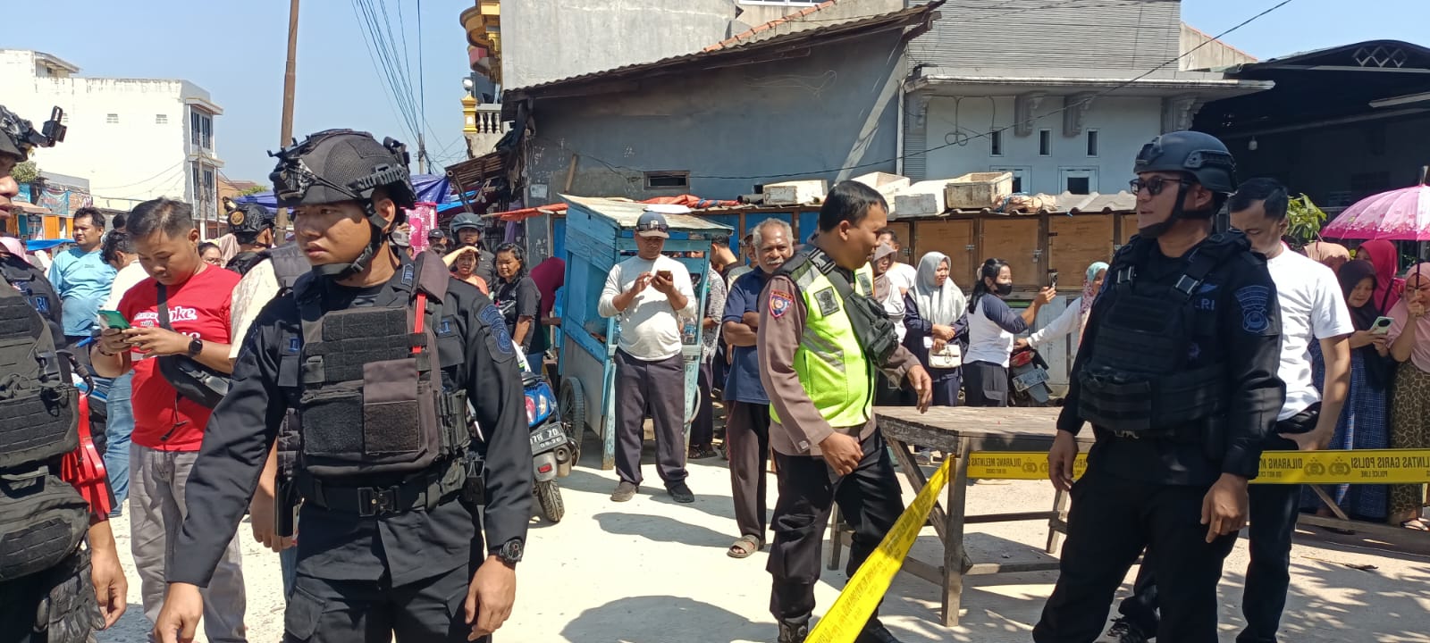 Kotak Dilakban dengan Pesan Misterius Gegerkan Warga Villa Tangerang Elok