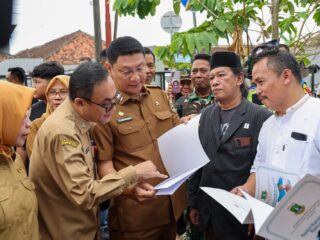 Mobil POLI Perizinan Resmi Mengaspal, Pedagang Pasar Baros Langsung Urus NIB