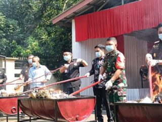 Musnahkan Barang Bukti Inkrah, Kejari Kabupaten Tangerang Musnahkan Ribuan Rokok Ilegal