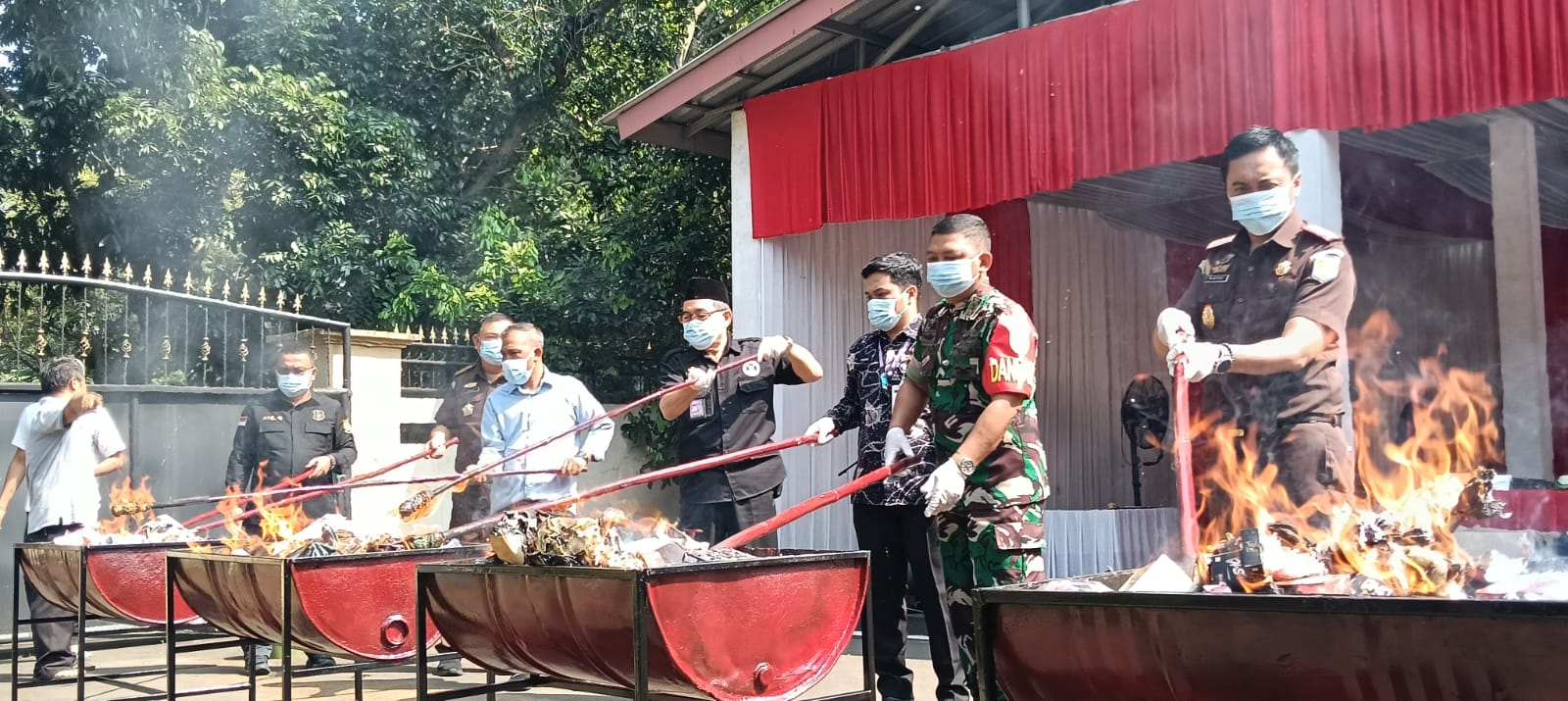 Musnahkan Barang Bukti Inkrah, Kejari Kabupaten Tangerang Musnahkan Ribuan Rokok Ilegal
