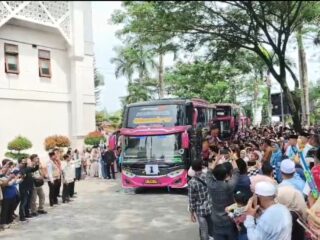 380 Jamaah Kloter 7 Kabupaten Tangerang Diberangkatkan, 5 di Antaranya Gagal Berangkat
