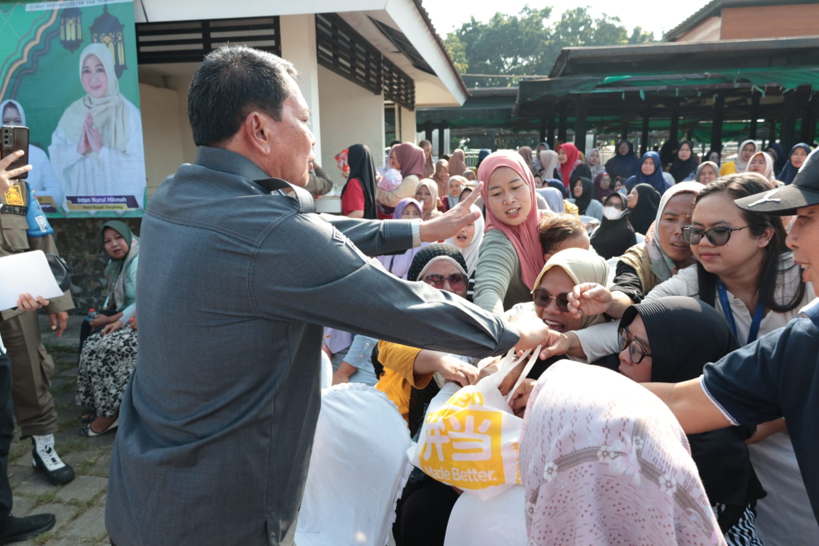 Bupati Maesyal Rasyid Siapkan 2.000 Paket Sembako Setengah Harga untuk Warga
