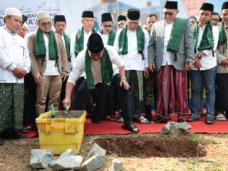 Jemaah Meluber hingga Jalan, Bupati Maesyal Rasyid Resmikan Renovasi Perluasan Masjid At-Ta’awun di Green Savana