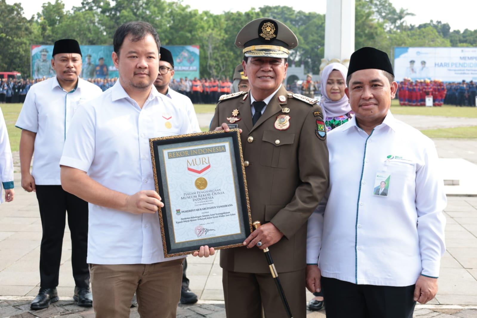 Lindungi 500 Ribu Pekerja Rentan, Pemkab Tangerang Raih Penghargaan MURI