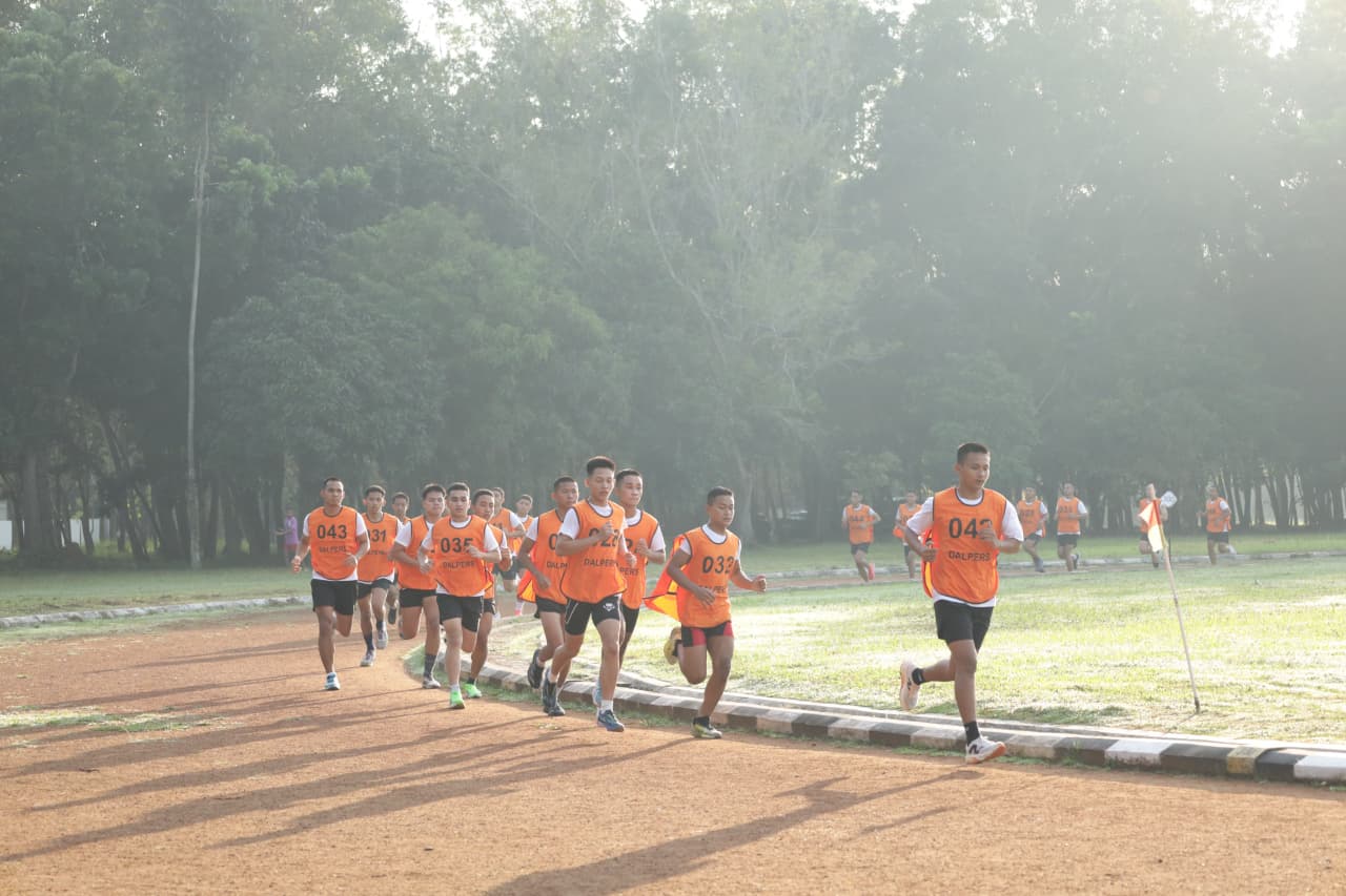 Puluhan Calon Taruna Akpol 2026 Jalani Tes Fisik Ketat di Stadion Heroik Kopassus