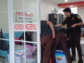 Usut Dugaan Korupsi Dana BOP, Penyidik Kejari Kabupaten Tangerang Geledah PKBM di Kosambi