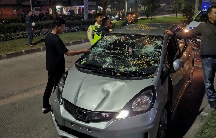 Geger Subuh di Citra Raya! Honda Jazz Dirusak Sekelompok Orang, Polisi Buru Saksi dan Rekaman CCTV
