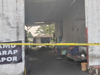 Diduga Cemari Lingkungan, KLH Segel Pabrik Pengolah Oli di Panongan Tangerang