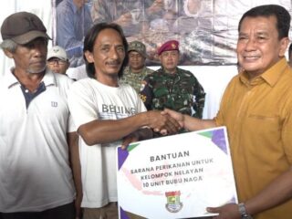 Ngariung Bareng Nelayan Tanjung Pasir, Bupati Tangerang Salurkan Bantuan dan Tampung Aspirasi