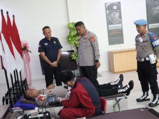 Semangat Kemanusiaan Melalui Aksi Donor Darah Warnai Hari Bhayangkara ke-80 di Polresta Tangerang