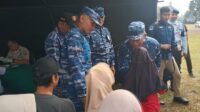 Kegiatan bakti sosial ini menjadi wujud kepedulian TNI AU kepada masyarakat melalui layanan kesehatan, pembagian sembako, bantuan kursi roda, dan renovasi rumah ibadah.