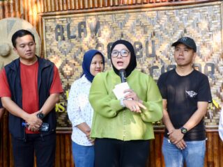 Kunjungi Pasar Rakyat Alam Bambu Ciakar, Wabup Intan Dorong Kebangkitan Ekonomi Desa
