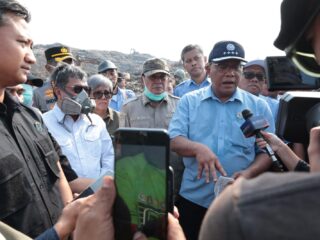 Menteri LH Soroti Kebakaran TPA Jatiwaringin, Sebut Open Dumping Harus Segera Dihentikan